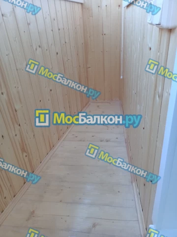 Отделка балконов деревянной вагонкой в Москве